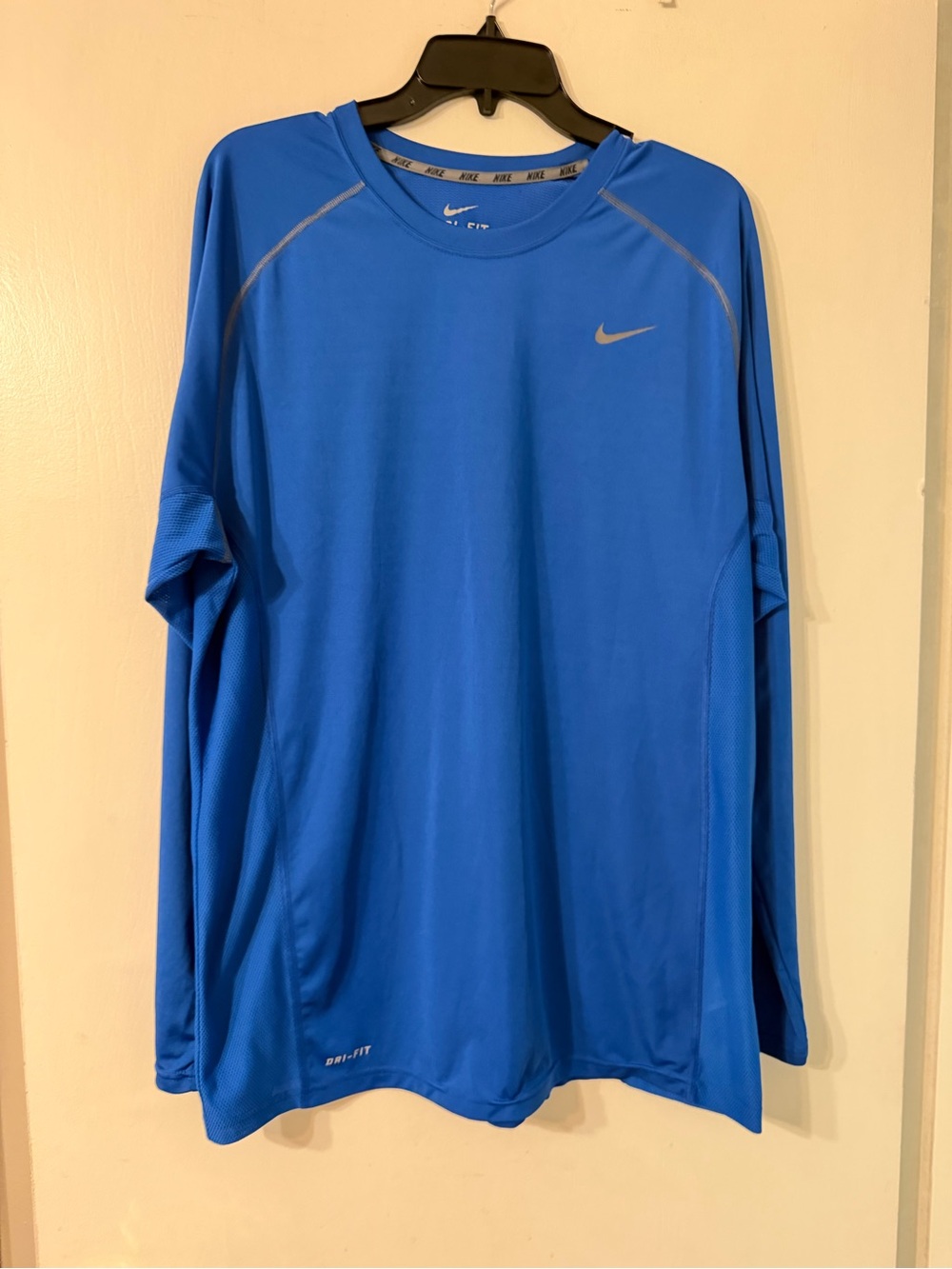 Nike Men’s Royal Blue Long-Sleeve Dri-FIT Athletic Shirt XL